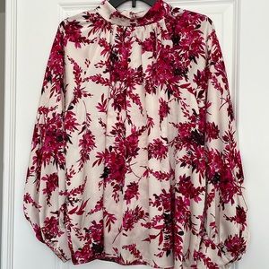 Stunning Anne Klein blouse in floral pink pattern